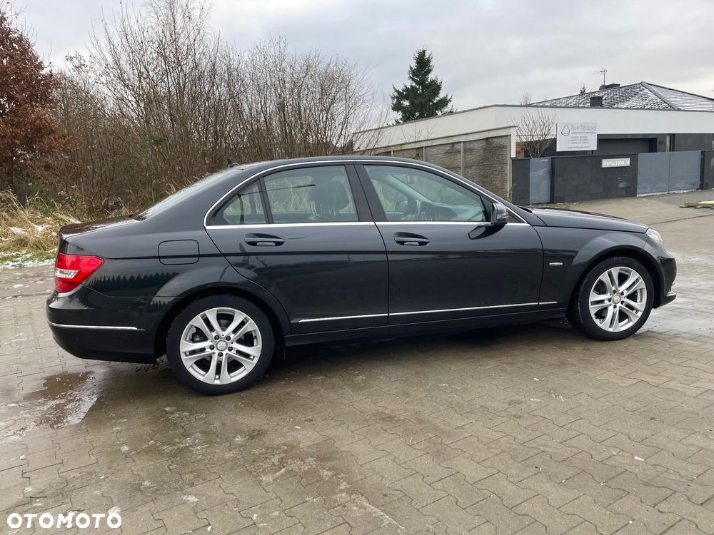 Mercedes-Benz Klasa C 180 CGI Automatik BlueEFFICIENCY Avantgarde - 32