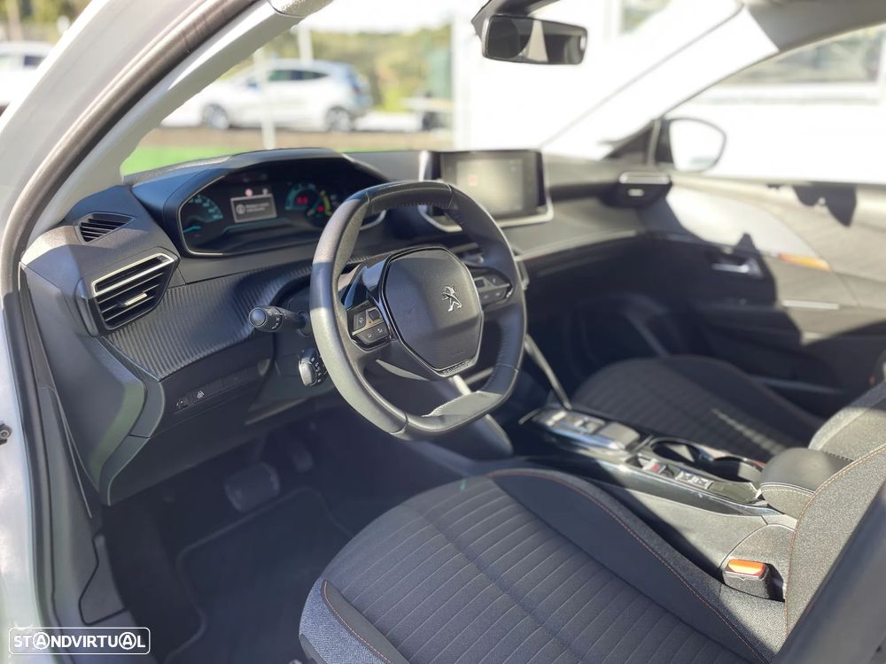 Peugeot e-208 50 kWh Active — fotografia 9