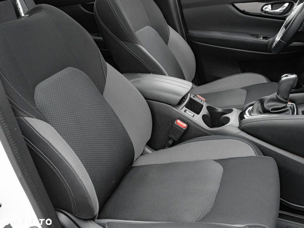 Nissan Qashqai 1.3 DIG-T N-Connecta DCT - 29