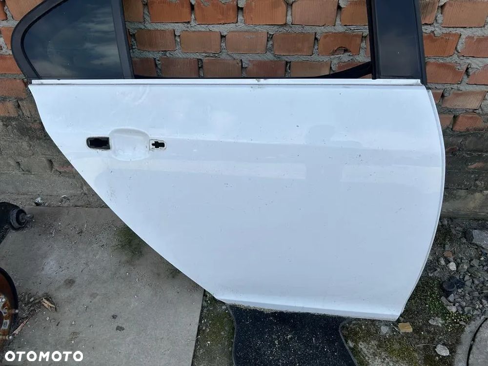 Drzwi prawe tył tylne Opel Insignia A lift Z40R bez malowania - 2