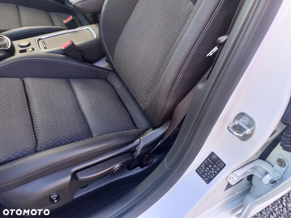 Opel Astra 1.6 CDTI Dynamic S&S - 32