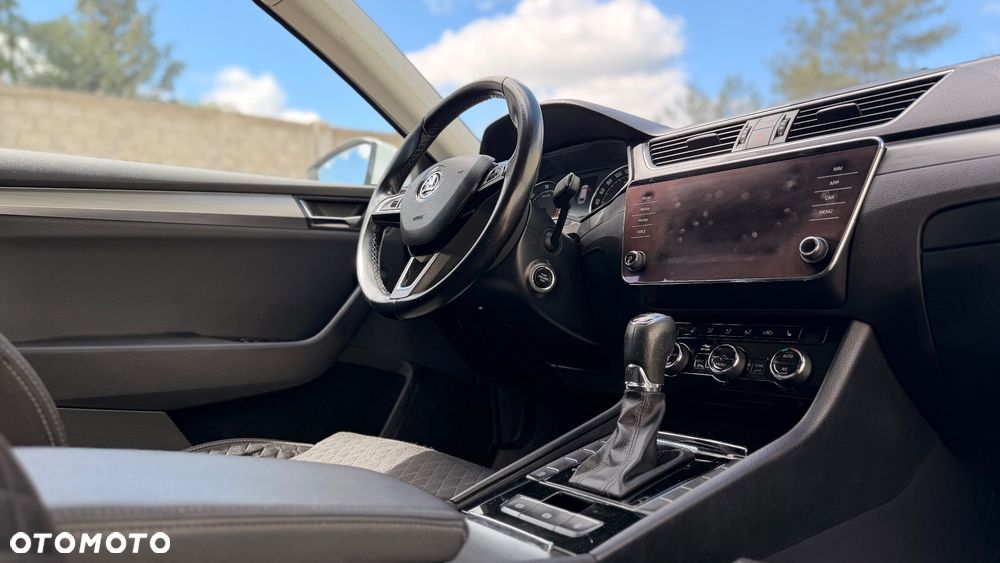 Skoda Superb 2.0 TDI DSG Premium Edition - 29