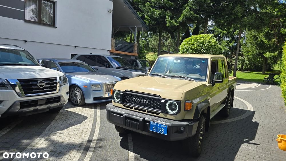 Toyota Land Cruiser - 1
