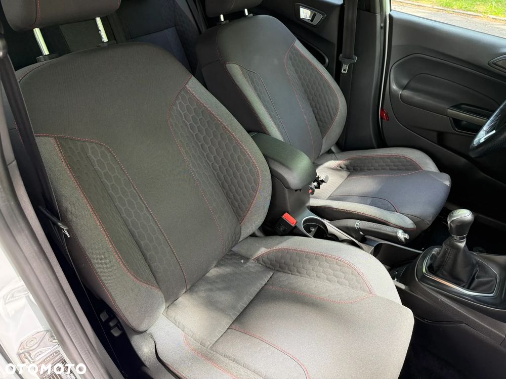 Ford Fiesta - 24