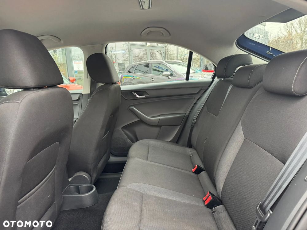 Skoda RAPID 1.2 TSI Ambition - 8