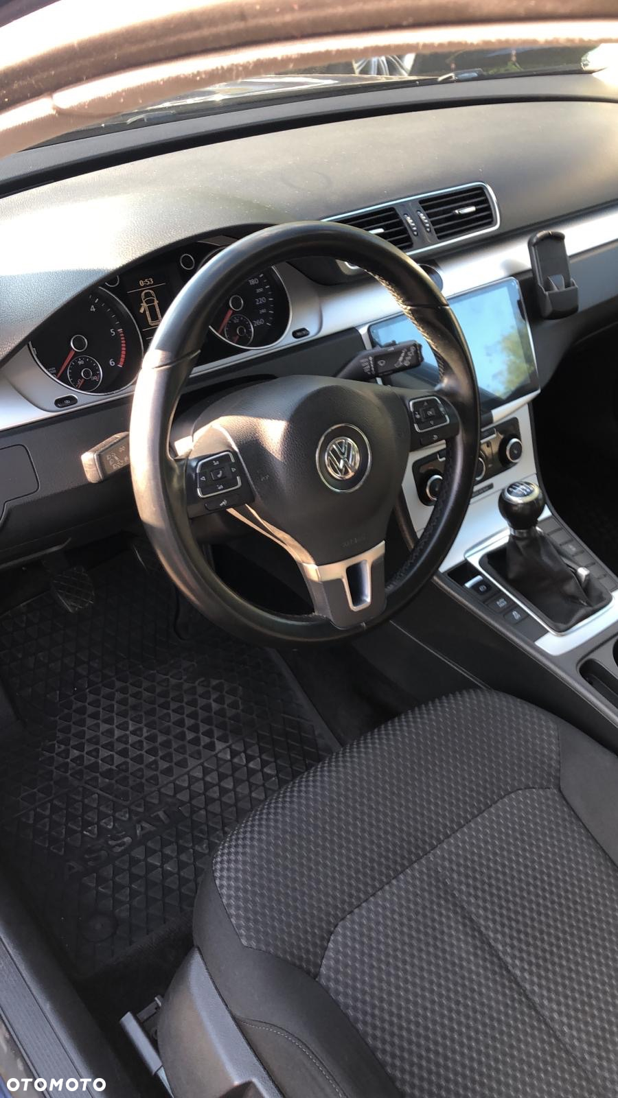 Volkswagen Passat - 28