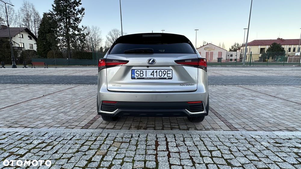 Lexus NX 300h Elite AWD - 10