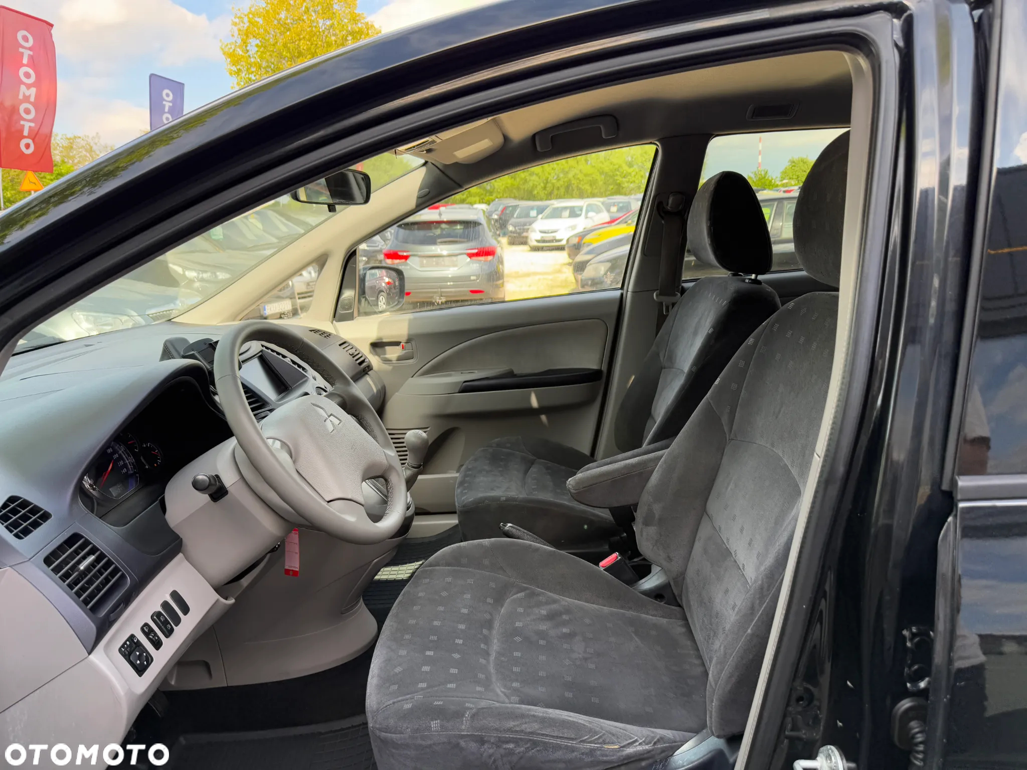 Mitsubishi Grandis 2.4 Inform - 22