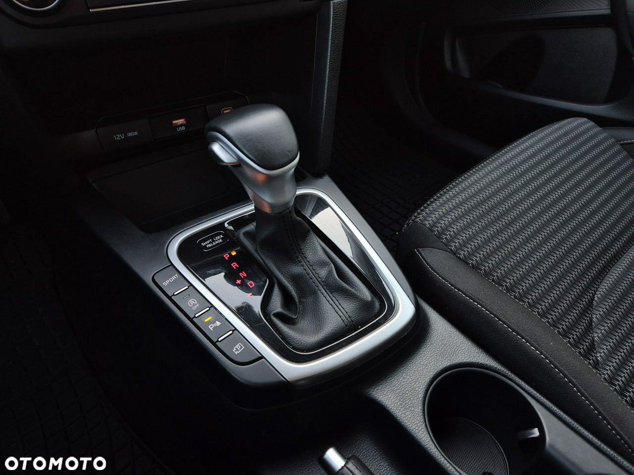 Kia Ceed 1.5 T-GDI M DCT - 29