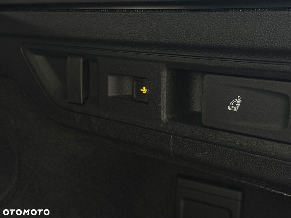 Volkswagen Passat Variant 2.0 TDI SCR R-Line Plus DSG - 35
