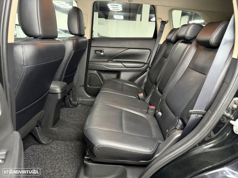Mitsubishi Outlander 2.2 DI-D Intense Black Edition - 20