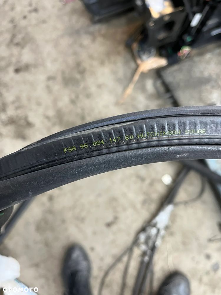 EXPERT III Jumpy III Vivaro IV Uszczelka drzwi przesuwne lewa 9808414780 - 2