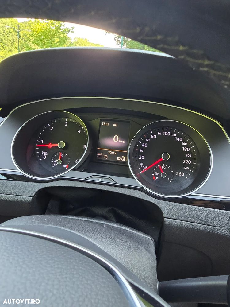 Volkswagen Passat 2.0 TDI Highline - 9