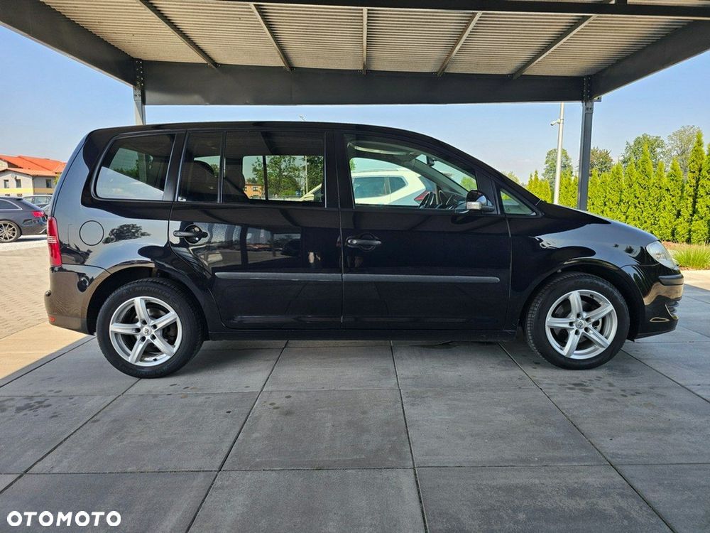 Volkswagen Touran - 10