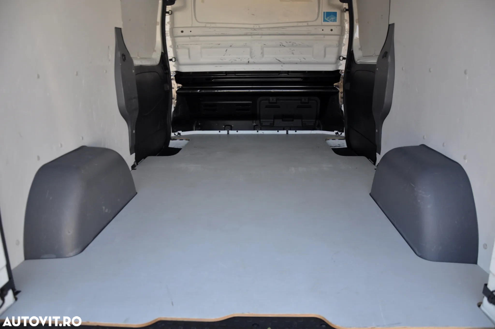 Renault Trafic L2H1 Van - 9