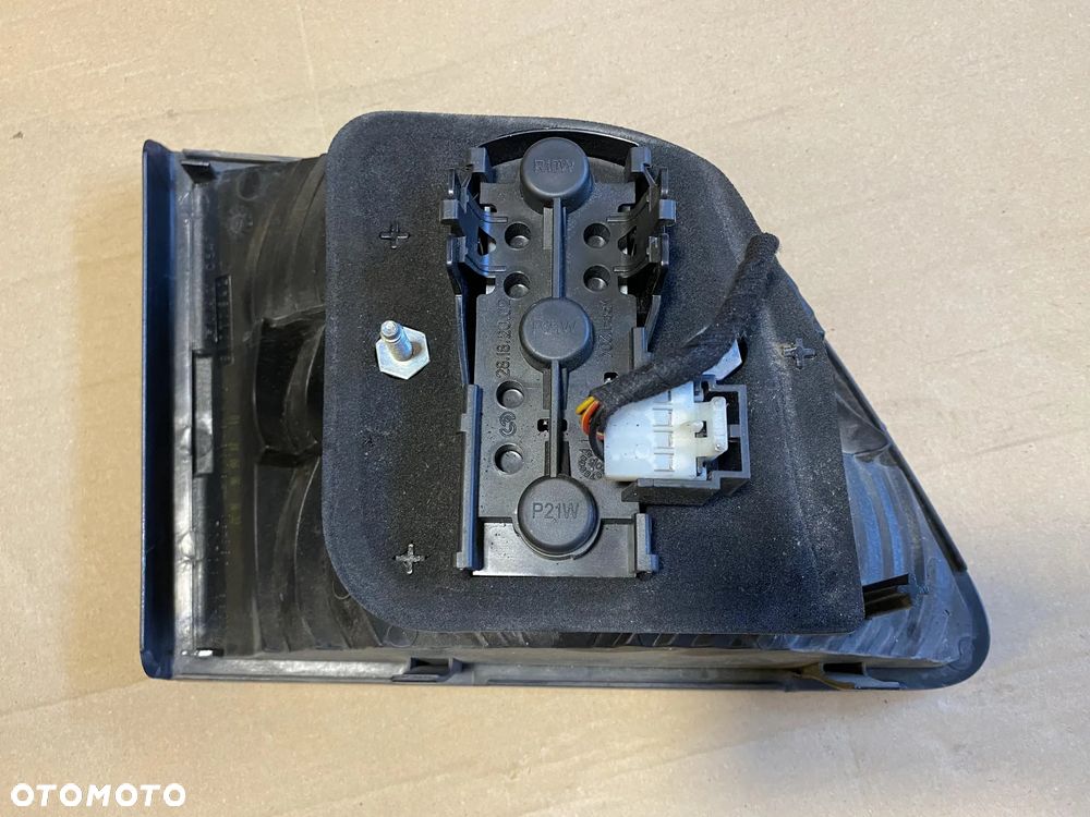 Lampa Fiat Stilo kombi w klapę prawa lewa OE - 7