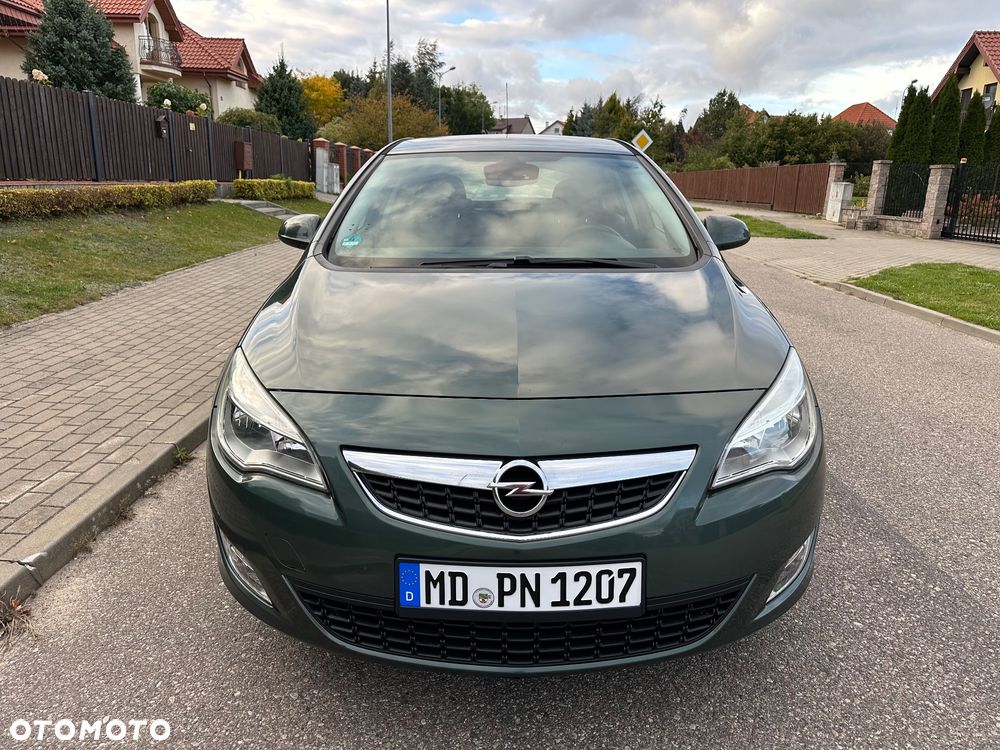 Opel Astra 2010 photo 5