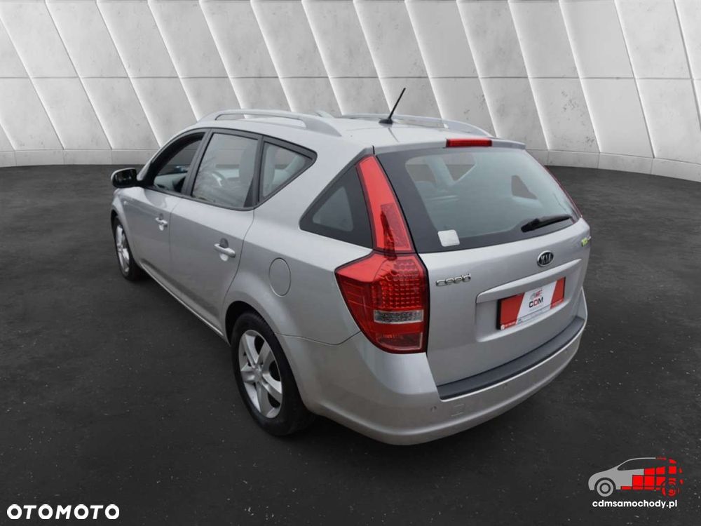 Kia Ceed - 8