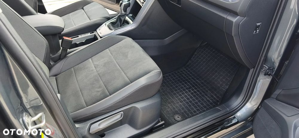 Volkswagen T-Roc - 11