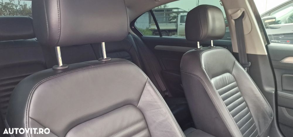 Volkswagen Passat - 12
