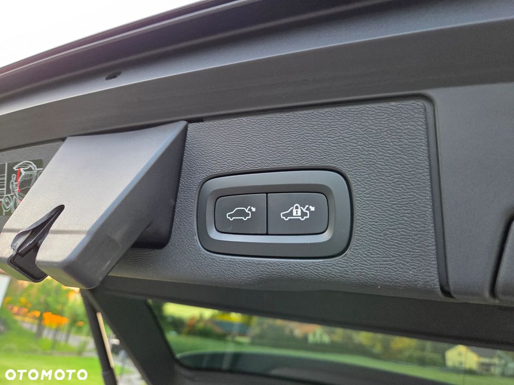 Volvo XC 60 B4 D AWD Momentum Pro - 34