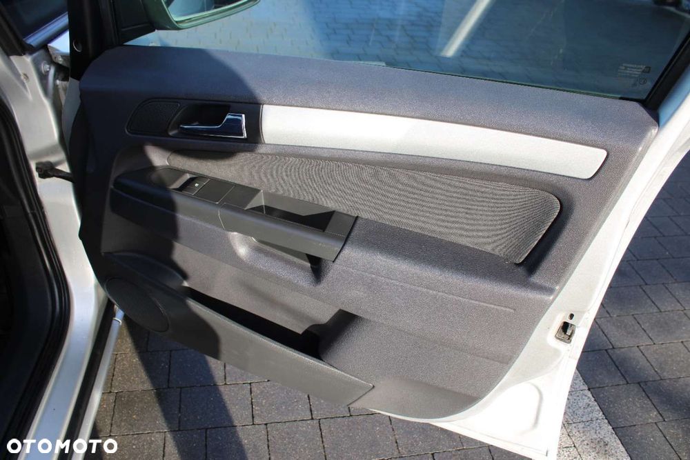 Opel Zafira - 27