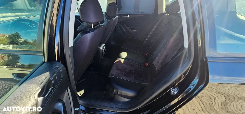 Volkswagen Passat Variant 2.0 TDI Trendline DPF DSG - 13