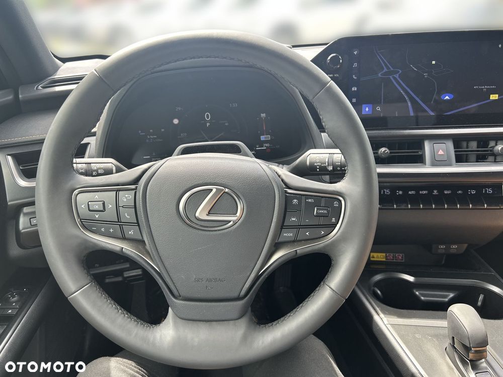Lexus UX 300h F Sport Design - 17