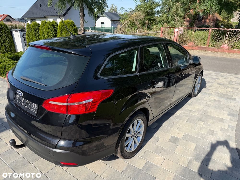 Ford Focus Turnier 1.5 EcoBlue Start-Stopp-System TITANIUM - 4