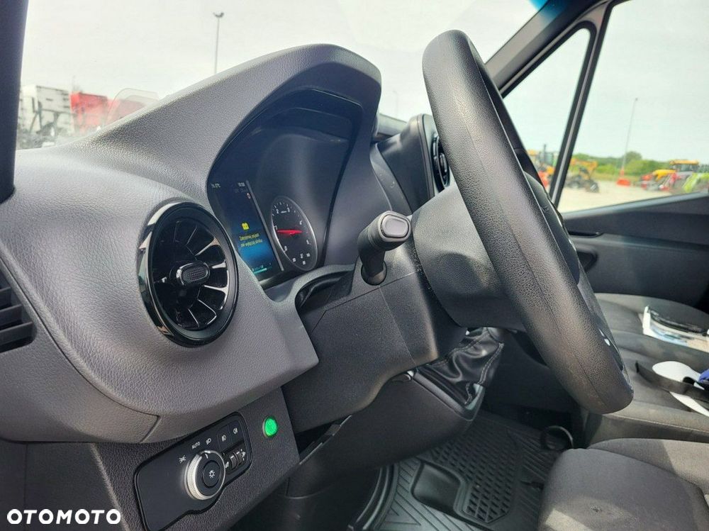 Mercedes-Benz Sprinter - 14