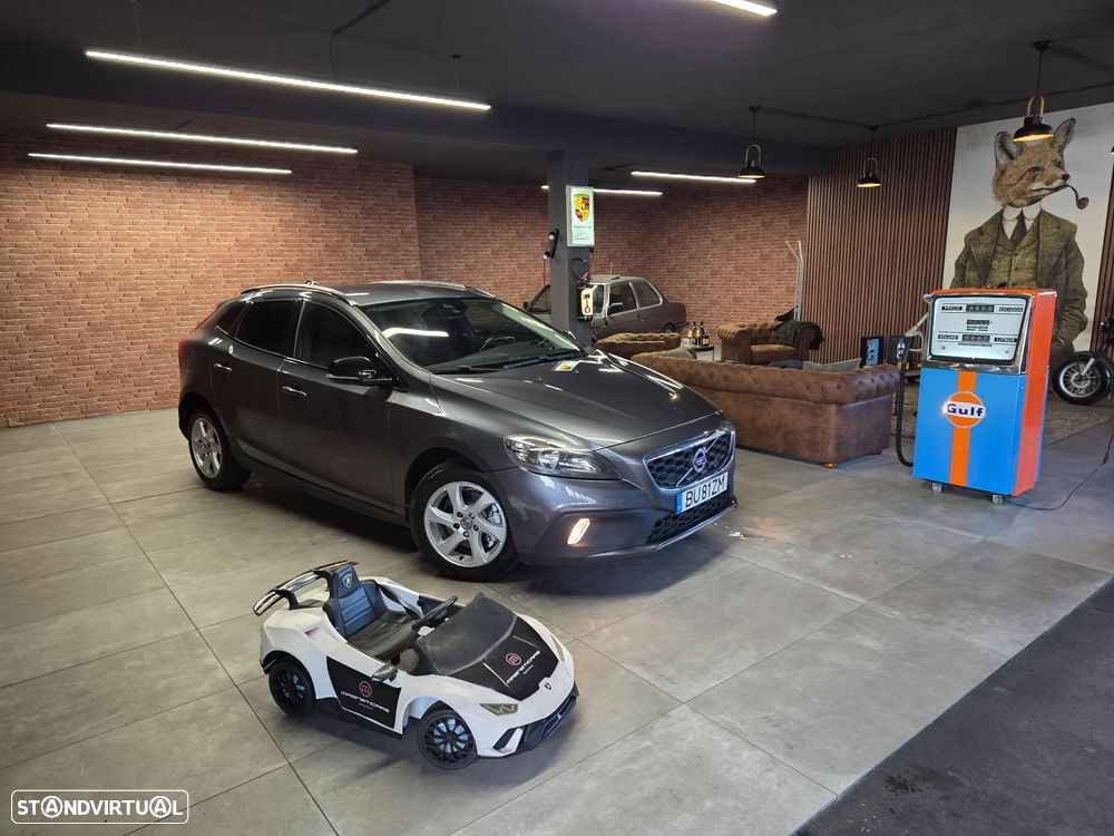 Volvo V40 D2 Summum - 1