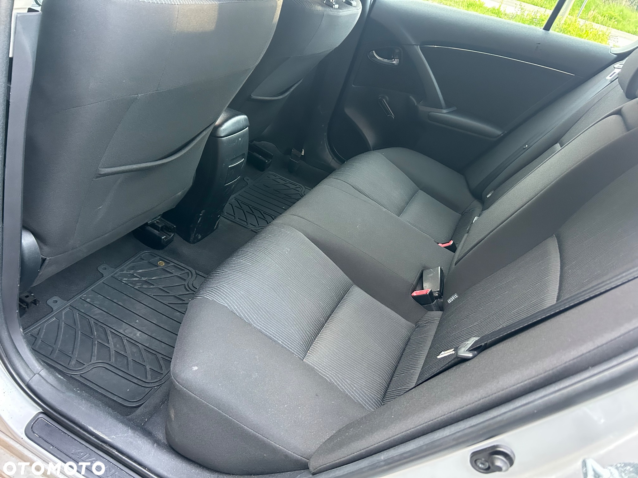 Toyota Avensis 1.6 Active - 14