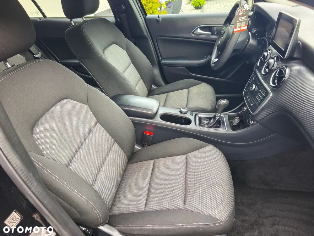 Mercedes-Benz GLA 180 Urban - 22