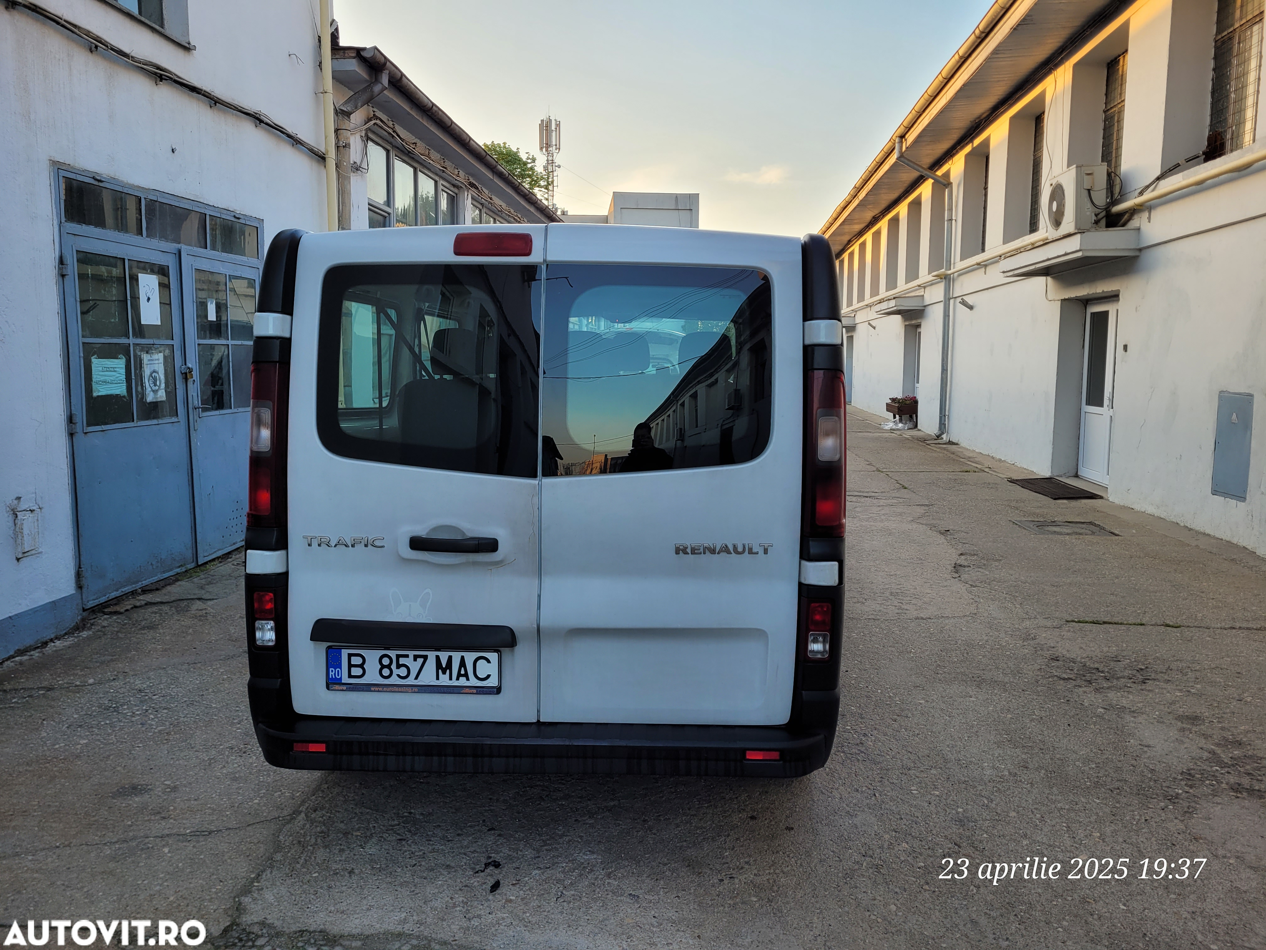 Renault Trafic Combi L2H1 1.6 dCi TT 145 7+1 Expression Plus - 6