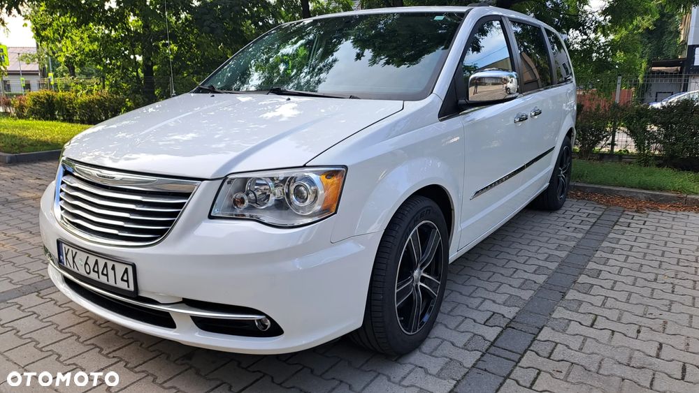 Chrysler Town & Country 3.6 Limited - 8