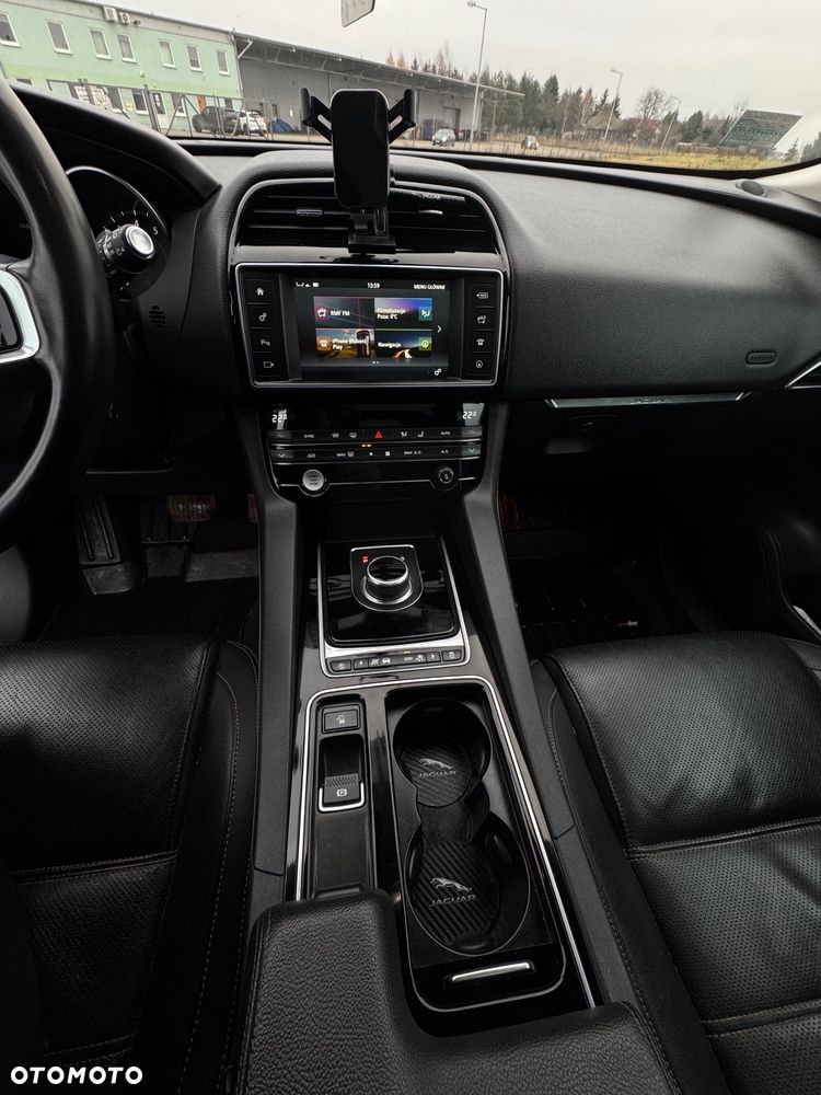 Jaguar F-Pace 2.0 i4P AWD Prestige - 17