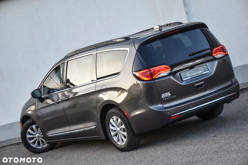 Chrysler Pacifica - 9