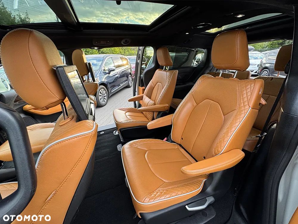 Chrysler Pacifica - 23
