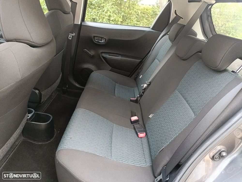 Toyota Yaris 1.4 D-4D High Pack+NAVI - 10