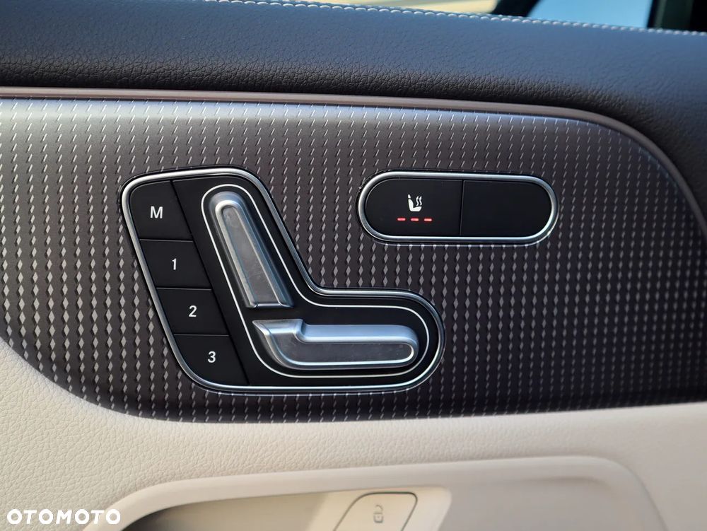 Mercedes-Benz GLA 200 d 4-Matic Progressive 8G-DCT - 17