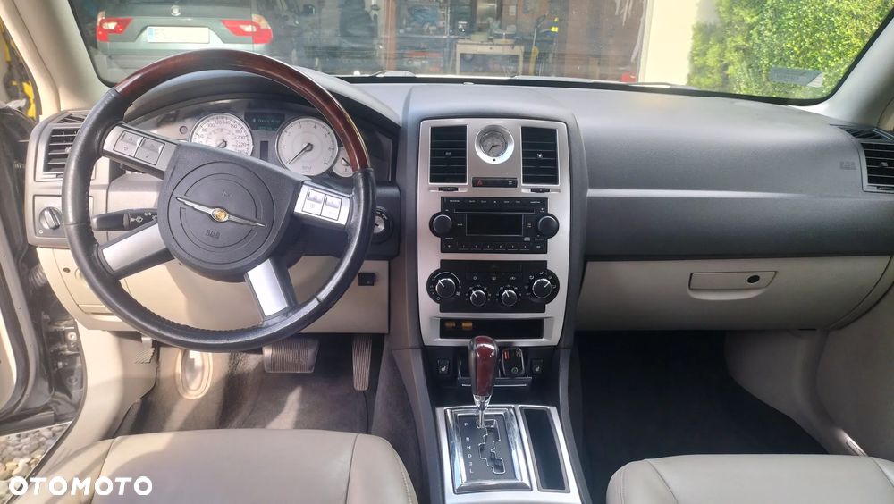 Chrysler 300C - 11