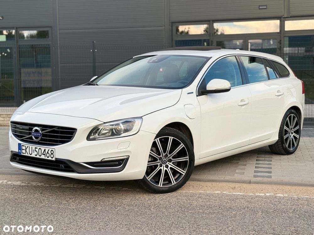 Volvo V60 D6 AWD Plug-in Hybrid Summum - 3