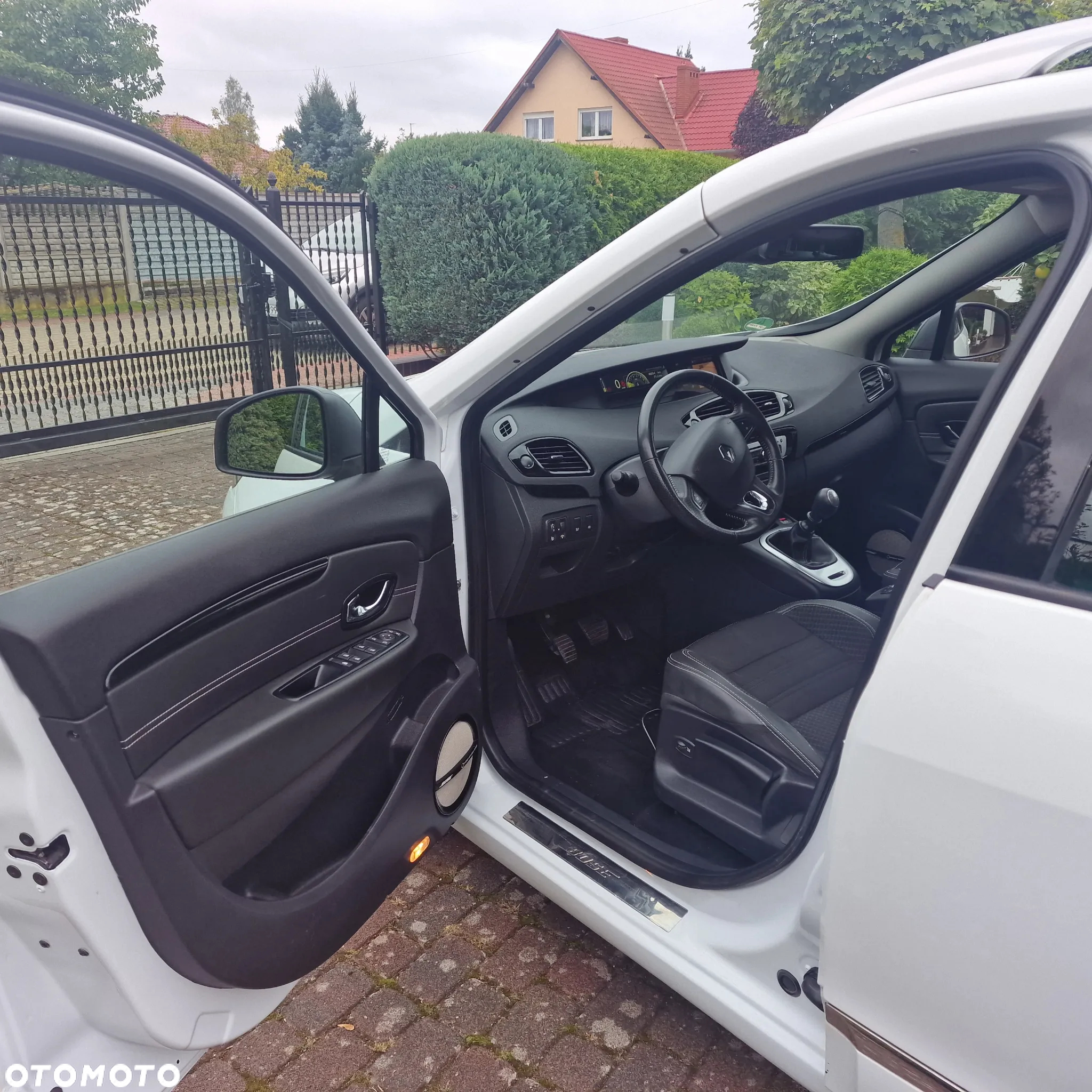 Renault Grand Scenic ENERGY TCe 130 S&S Bose Edition - 9