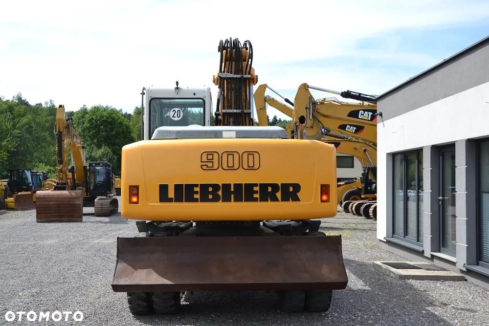 Liebherr A900 C - 8