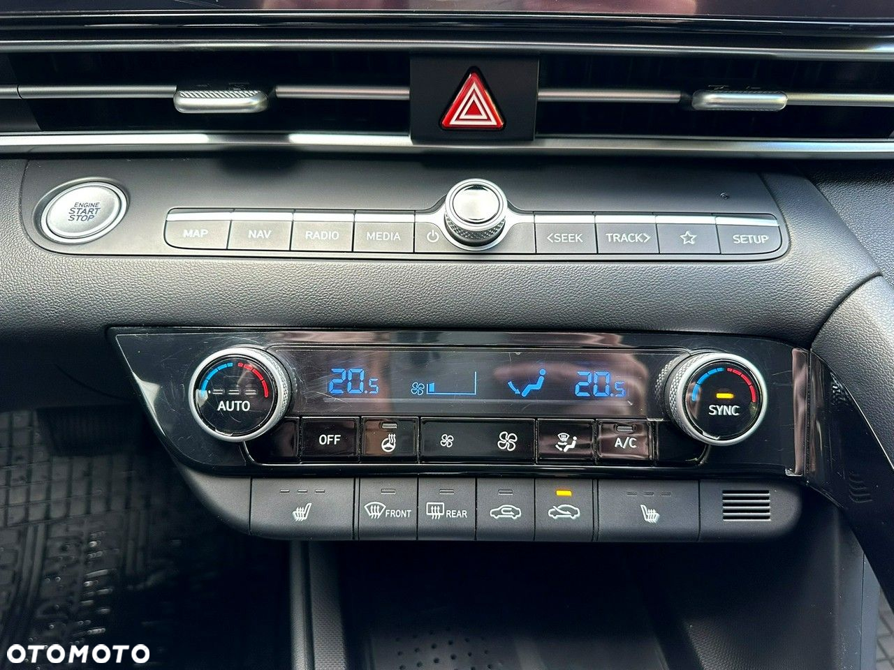 Hyundai Elantra 1.6 Executive CVT - 26