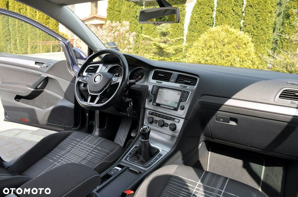 Volkswagen Golf - 25