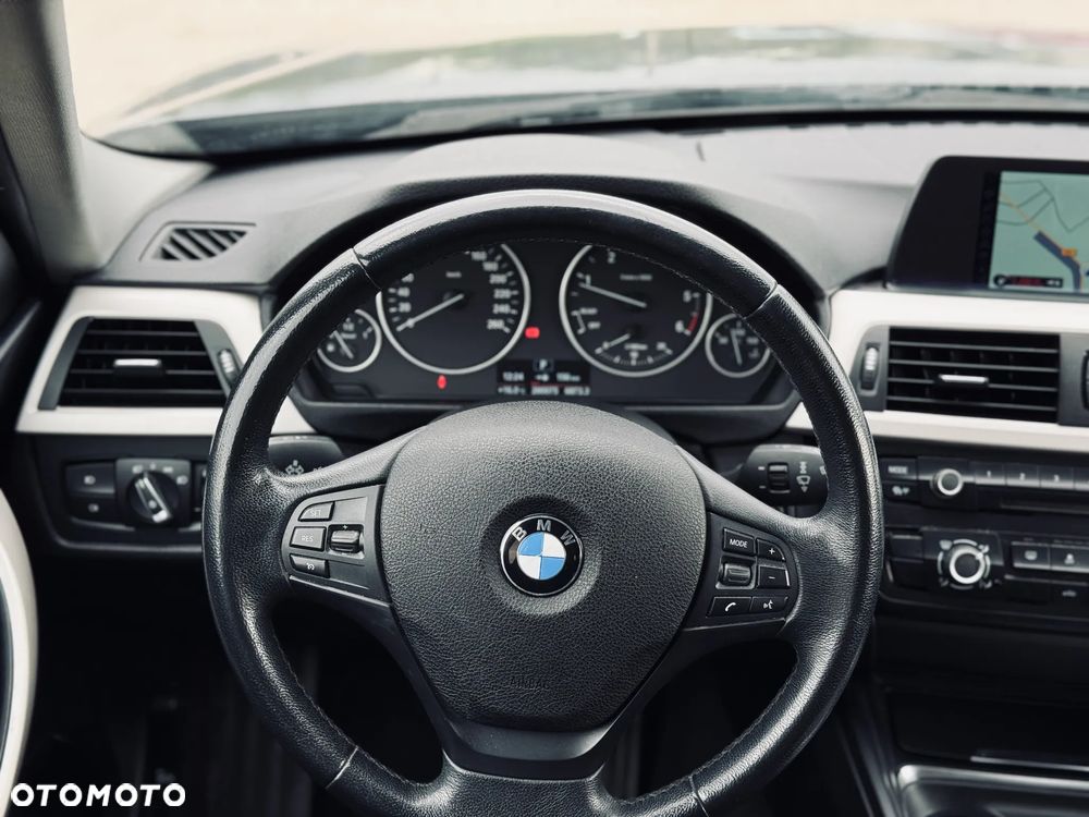 BMW Seria 3 318d - 22