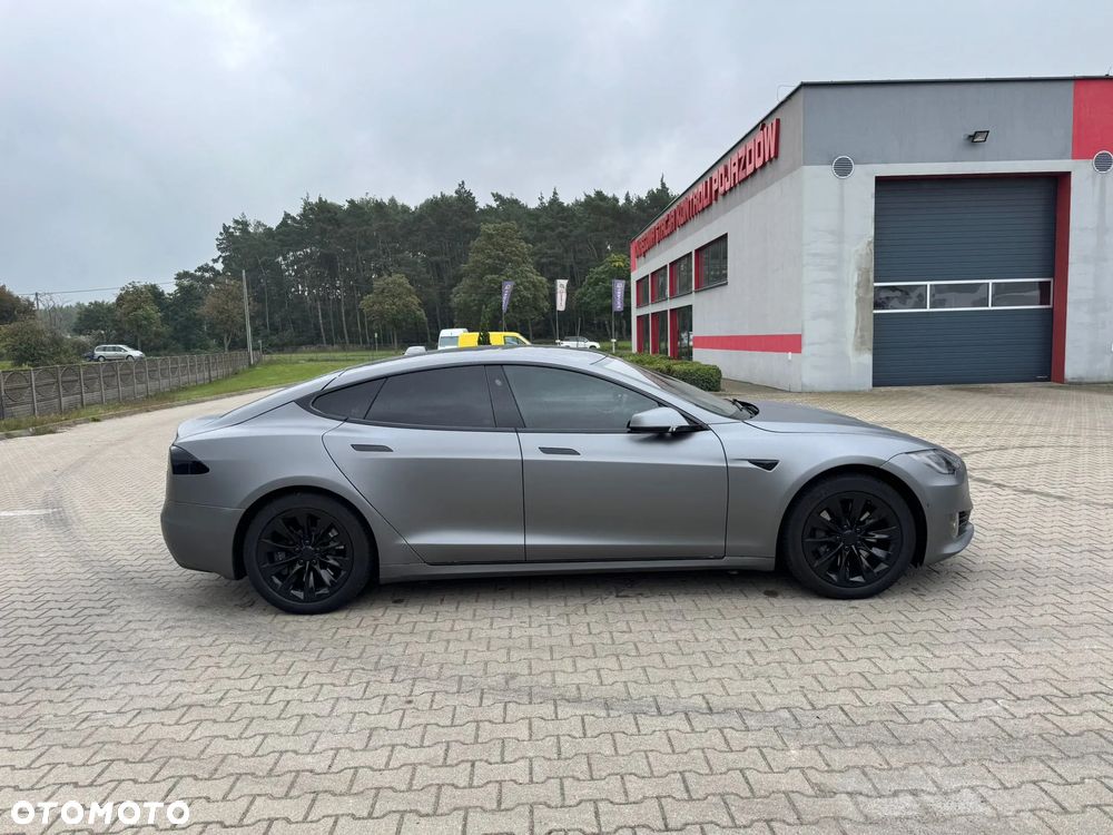 Tesla Model S - 9