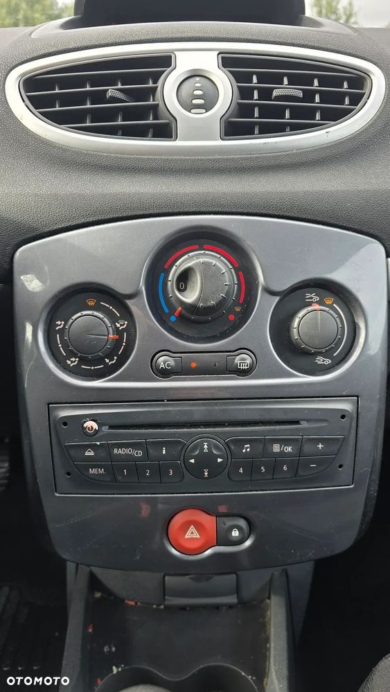 Renault Clio - 25
