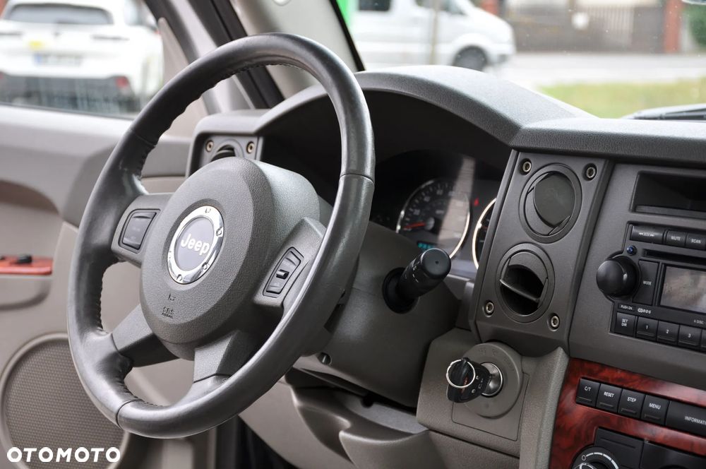 Jeep Commander - 33